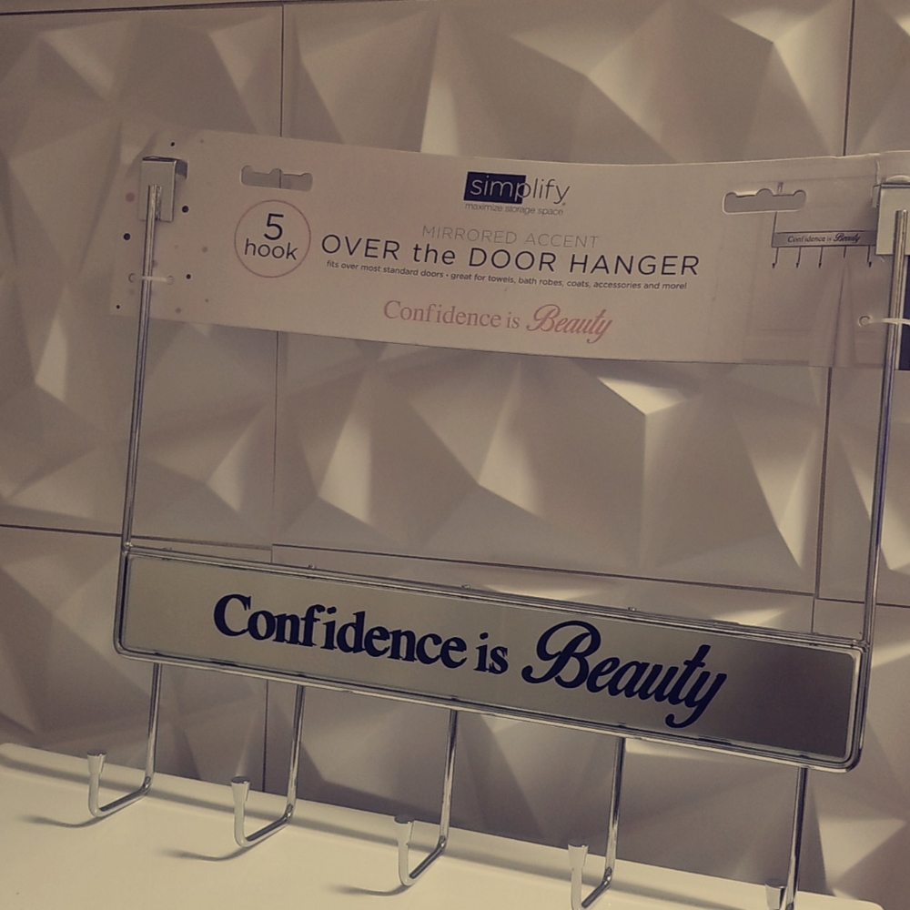 🔸️CONFIDENCE IS BEAUTY 🔸️OVER THE DOOR HANGER